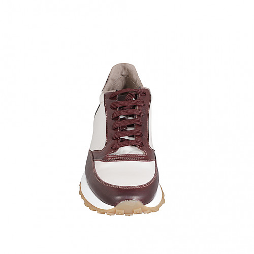 Sneaker stringata da donna con plantare estraibile in pelle avorio e bourdeax zeppa 4 - Misure disponibili: 43, 44, 45, 46 Sneaker stringata da donna con plantare estraibile in pelle avorio e bourdeax zeppa 4 - Misure disponibili: 43, 44, 45, 46