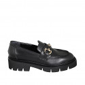 Mocasin pour femmes en cuir noir avec accessoire or et talon 4 - Pointures disponibles:  32, 35, 44, 45, 46