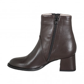 Woman's ankle boot with zipper and elastic band in brown leather heel 5 - Available sizes:  32, 35, 44, 45, 46 2
