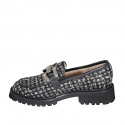Mocassino da donna con accessorio metallico in tessuto bouclé nero, bianco e platino e pelle nera tacco 3 - Misure disponibili: 32, 33, 35, 42, 45, 46