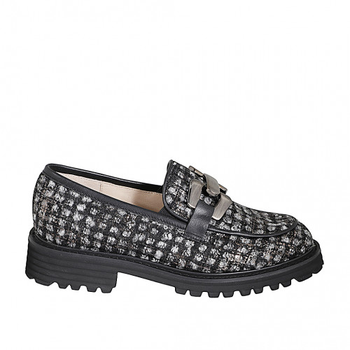 Mocassin pour femmes avec accessoire métallique en tissu bouclé noir, blanc et platine et cuir noir talon 3 - Pointures disponibles:  32, 33, 35, 42, 45, 46