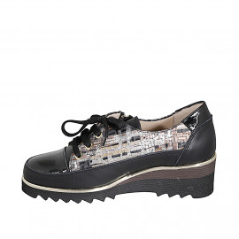 Chaussure pour femmes à lacets avec fermeture éclair en cuir et cuir verni noir avec imprimé multicouleur talon compensé 4 - Pointures disponibles:  32, 33, 35 2