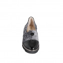 Zapato cerrado para mujer con boton en terciopelo elastico gris y charol negro cuña 4 - Tallas disponibles:  32, 33, 34, 35