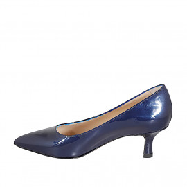 Woman's pointy pump in blue... 2