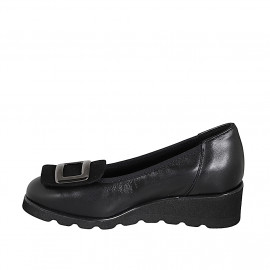 Escarpin pour femme avec semelle intérieure amovible en cuir noir et accessoire en daim talon compensé de 4 - Pointures disponibles:  35, 43 2