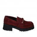 Mocasín para mujer con accesorio en gamuza granate con tacon 5 - Tallas disponibles:  32, 33, 35, 42, 45, 46