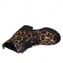 Stivaletto stringato anfibio da donna in pelle di vitello maculato con pelo tacco 5 - Misure disponibili: 32, 35, 42, 43, 44