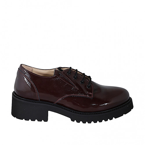 Damenschuh Derby aus bordeauxfarbenem...