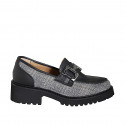 Mocasines para mujer con accesorio en piel negra y tela principe di Gales gris tacon 4 - Tallas disponibles:  35, 44