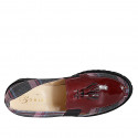 Mocassino da donna con nappine ed elastici in tessuto tartan multicolore e vernice bordeaux tacco 4 - Misure disponibili: 33, 34, 35, 44, 46