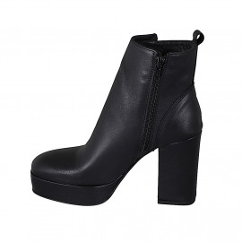 Stivaletto da donna con cerniera e borchie in pelle nera tacco 9 - Misure disponibili: 32 2