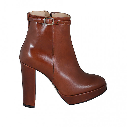 Botín para mujer con plataforma, cremallera y correa en piel cognac tacón 11 - Tallas disponibles:  32, 34, 35, 42, 44