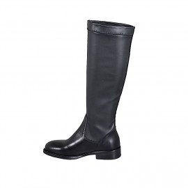 Woman's boot in black... 2