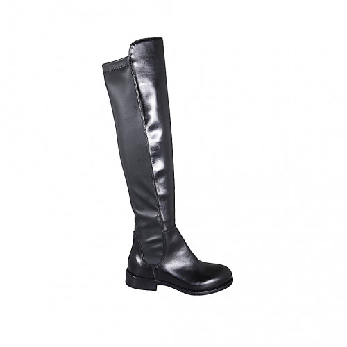 Woman's knee-high boot in black...