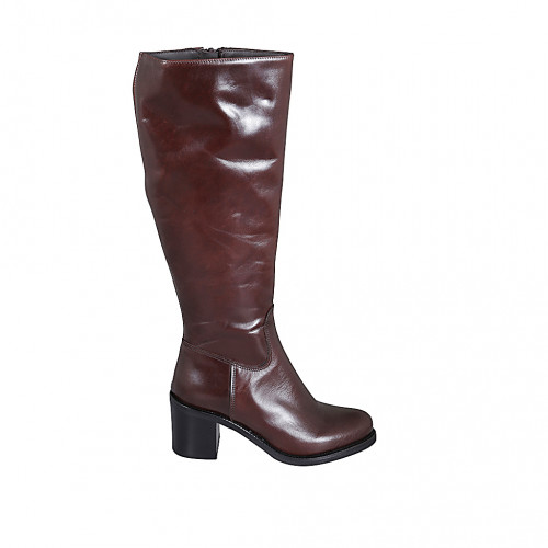 Woman's boot with zipper and rounded...