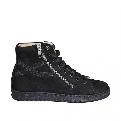 Women's lace-up sneaker in black...