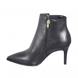 Woman's pointy ankle boot in black leather with elastic and zipper heel 7 - Available sizes:  32, 33, 34, 43, 44, 47 2