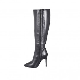 Woman's pointy boot in... 2