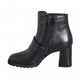 Botines para mujer con punta redonda y cremallera en piel de negra y borde e charol negro tacòn 7 - Tallas disponibles:  42, 43, 44, 45 2