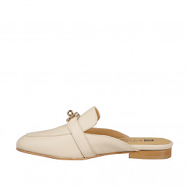 Sabot chiuso in punta da donna con accessorio dorato in pelle nude e tacco 2 - Misure disponibili: 32, 33, 34, 42, 43, 44, 45, 46 2