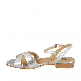 Woman's strappy sandal in... 2