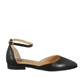 Woman's pointy open shoe...