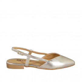 Zapato a punta destalonado...