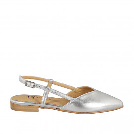 Chaussure à bride arrière à...