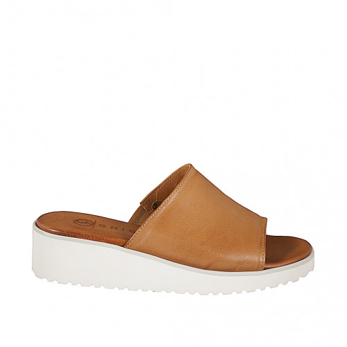 Woman's Mule with elastic in cognac...