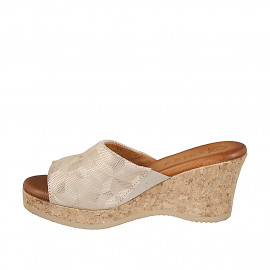 Mule pour femmes avec élastique en daim beige avec imprimé et talon compensé en liège 7 - Pointures disponibles:  32, 33, 34, 35 2