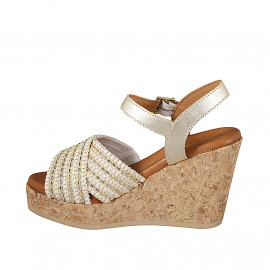 Sandales pour femmes en cuir blanc et tissu blanc avec petits inserts et perles platine, talon compensé 9 - Pointures disponibles:  32, 33, 34, 35 2