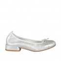 Ballerina da donna a punta tonda con puntale e fiocco in pelle laminata argento tacco 2 - Misure disponibili: 33, 34, 35, 42, 43, 44, 45, 46