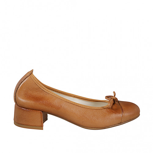 Woman's ballerina shoe with round toe...