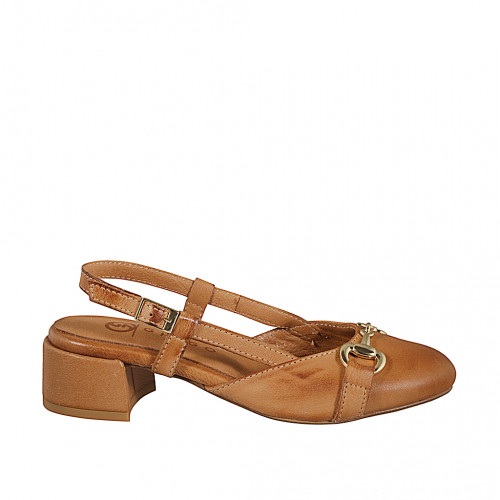 Zapato destalonado con punta redonda y accesorio metálico para mujer en piel cognac tacón 4 - Tallas disponibles:  32, 34, 35, 42, 44, 46