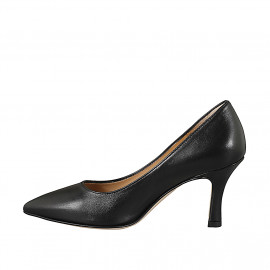 Woman's pointy pump with... 2