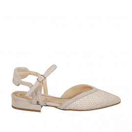 Woman's pointed slingback...