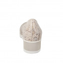 Décolleté da donna con plantare estraibile, in pelle forata e stampata beige con zeppa 4 - Misure disponibili: 32, 33, 34, 42, 43, 44, 45, 46