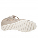 Decolté da donna con plantare estraibile e cinturino, in pelle stampata e camoscio beige con zeppa 6 - Misure disponibili: 31, 32, 33, 34, 42, 43, 44, 45, 46