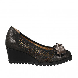 Escarpin pour femmes avec semelle amovibleet dècoration de fleur en daim perforé lamé noir avec talon compensé 6 - Pointures disponibles:  31, 32, 33, 34, 42, 43, 44, 45, 46