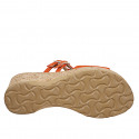 Sabot da donna con plantare in memory foam, cinturini regolabili e fiore in camoscio arancione, plateau e zeppa 7 - Misure disponibili: 32, 33, 34