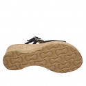 Sabot da donna con plantare in memory foam, cinturini regolabili e fiore in camoscio blu, plateau e zeppa 7 - Misure disponibili: 32, 33, 34