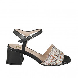 Woman's samdaò with ankle...