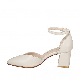 Woman's pointy open shoe... 2