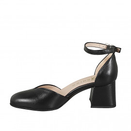 Woman's rounded toe open... 2