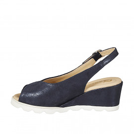 Woman's sandal with an... 2