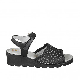 Women's sandal with an...