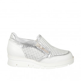 Woman's shoe with zipper...