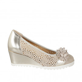 Woman's pump with removable...