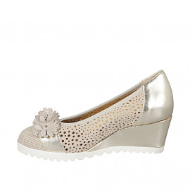 Woman's pump with removable... 2