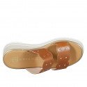 Sabot abierto para mujer de 2 tiras con elástico y tachuelas en piel de color cognac y con cuña 5 - Tallas disponibles:  32, 33, 34, 42, 43, 44, 45, 46
